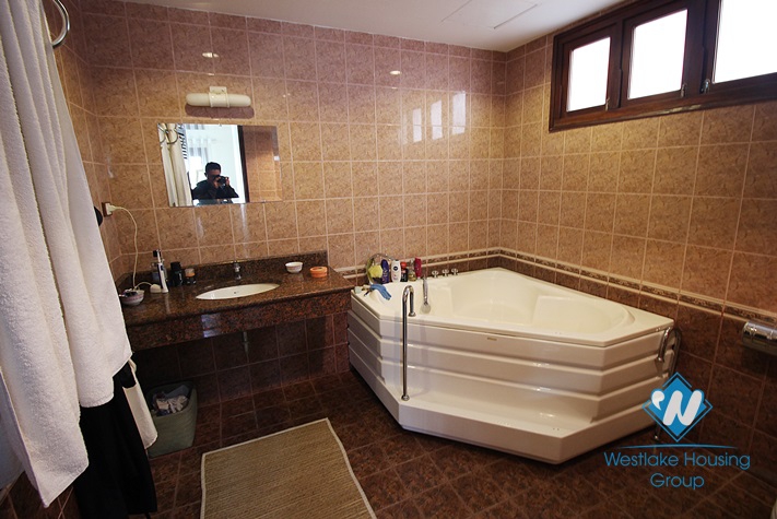Charming house with swimming pool for rent in Westlake area